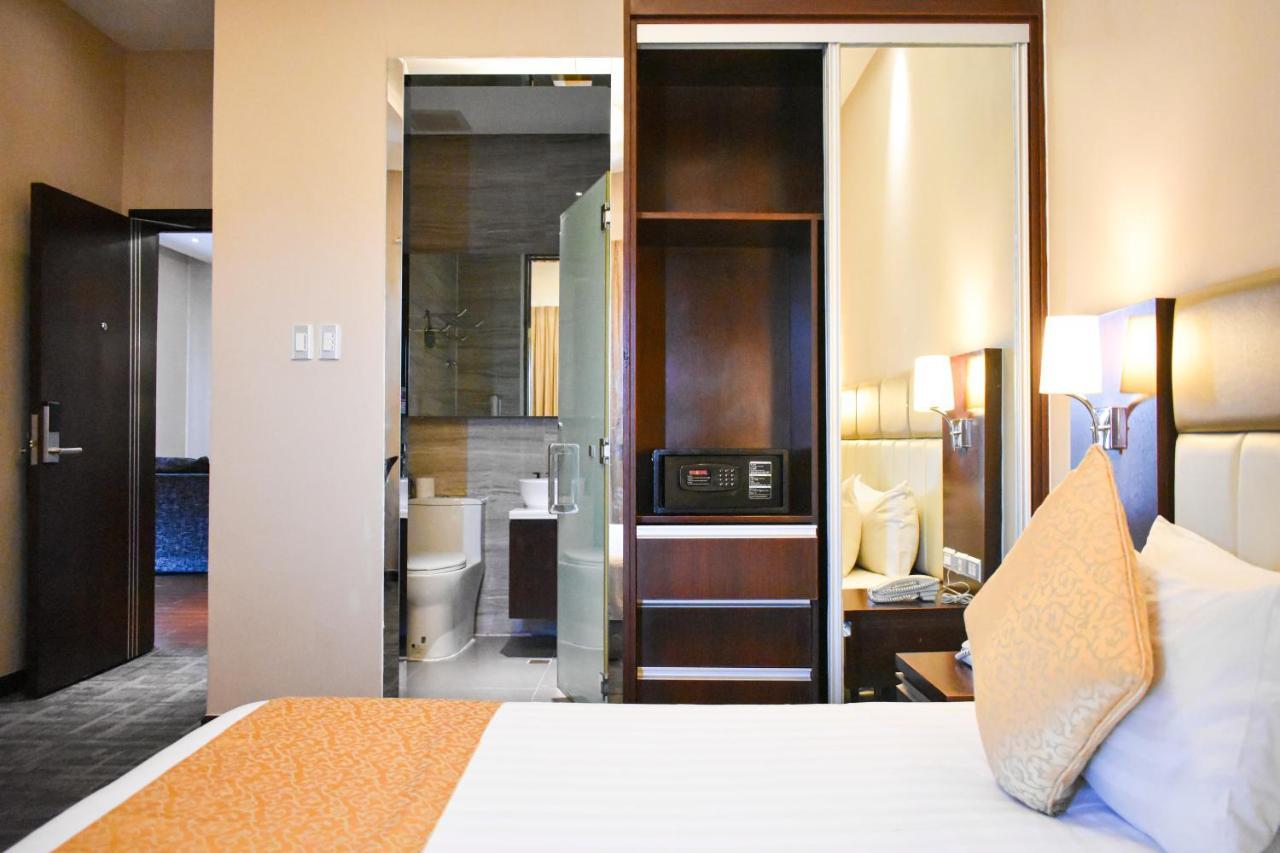 Mg Grand Hotel Olongapo City Exteriör bild